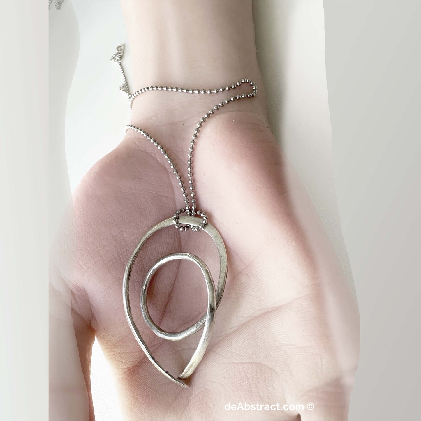 'de Loop' Pendant and Necklace