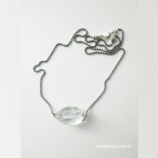 'de Crystal' Necklace with delicate chain.