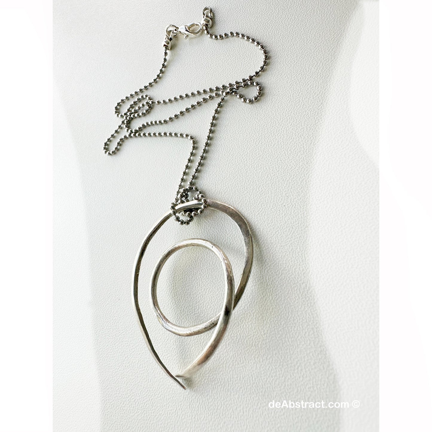 'de Loop' Pendant and Necklace