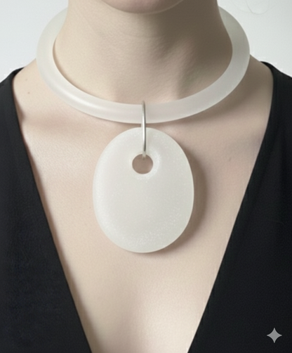 Flow Necklace in White