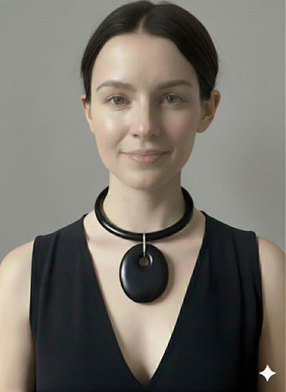 Flow Necklace in Black